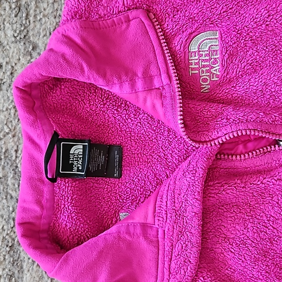 The North Face Woman's Magenta Fleece Full Zip Shaggy Teddy Jacket. Sz: S - Picture 2 of 10